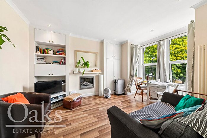 1 Bedroom Flat For Sale In Woodside Green, South Norwood, SE25