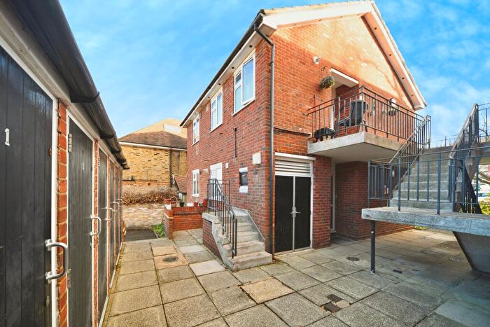 1 Bedroom Maisonette For Sale In Winchmore Hill Road, London, N14