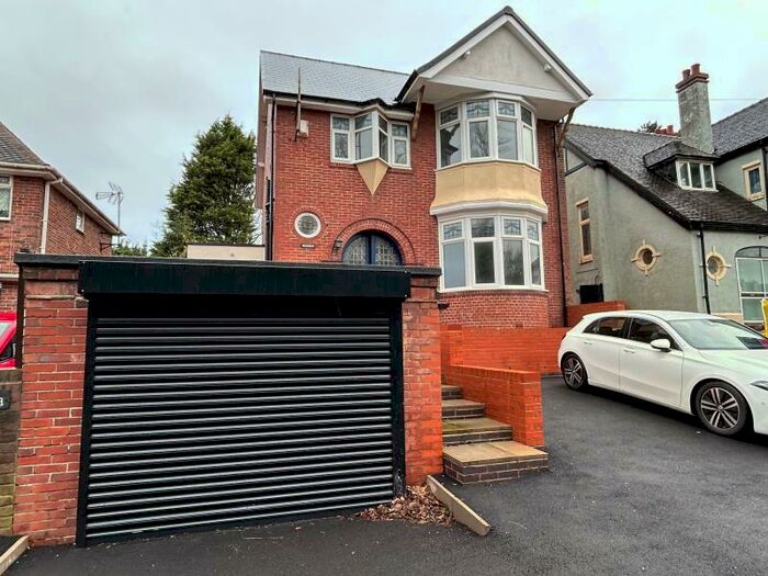 3 Bedroom Detached House To Rent In Barrs Road, Cradley Heath, West Midlands, B64