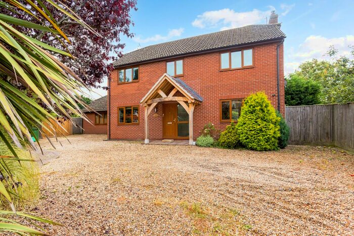 4 Bedroom Detached House For Sale In Worlds End, Newbury, RG20