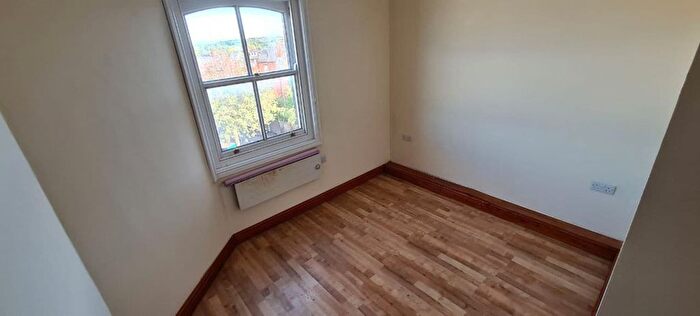 2 Bedroom Flat To Rent In Dewsbury Road, LS11