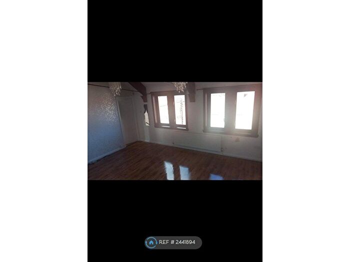 3 Bedroom Flat To Rent In Windsor Terrace, Peterlee, SR8