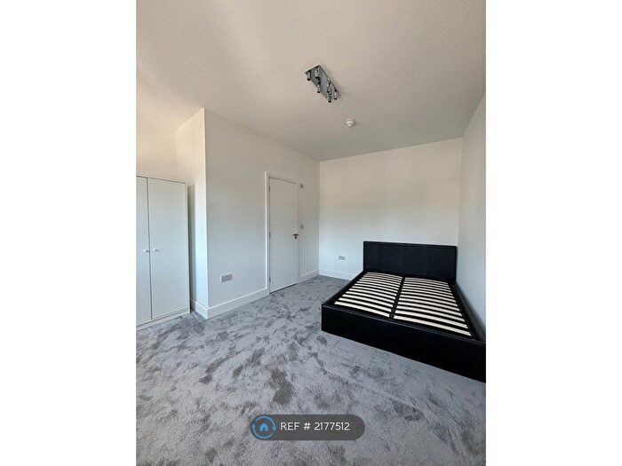 5 Bedroom Flat To Rent In Gunnersbury Avenue, London, W3