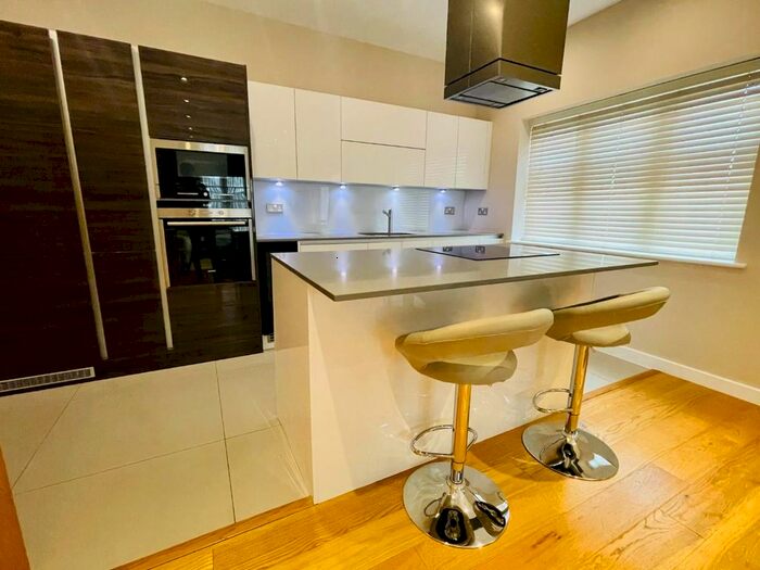 3 Bedroom Flat To Rent In Treetops, Leicester Road, London, E11