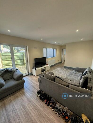 1 Bedroom Flat To Rent In Room (With Private Garden), Leicester, LE2