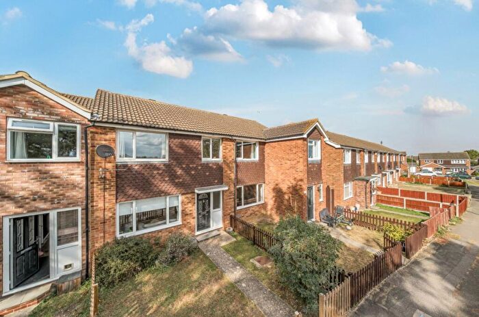 3 Bedroom Terraced House For Sale In Thorpe Way, Wootton, MK43