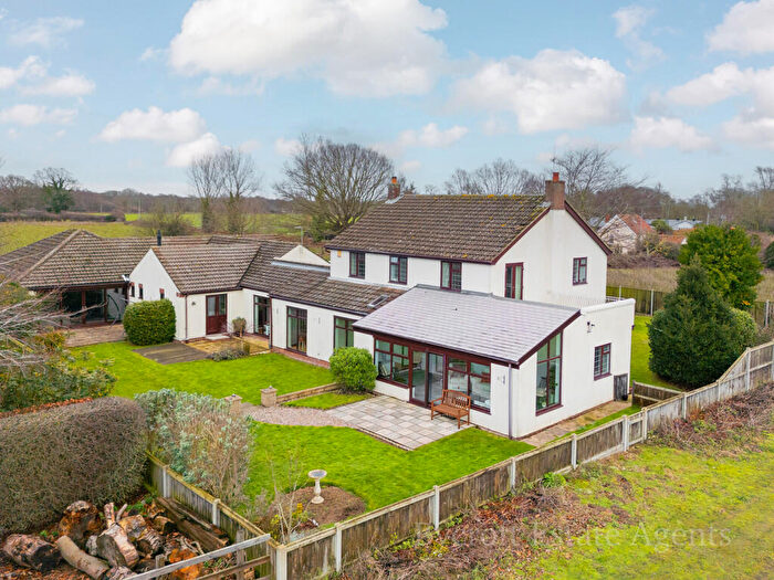 4 Bedroom Detached House For Sale In Main Road, Ormesby St Michael, NR29