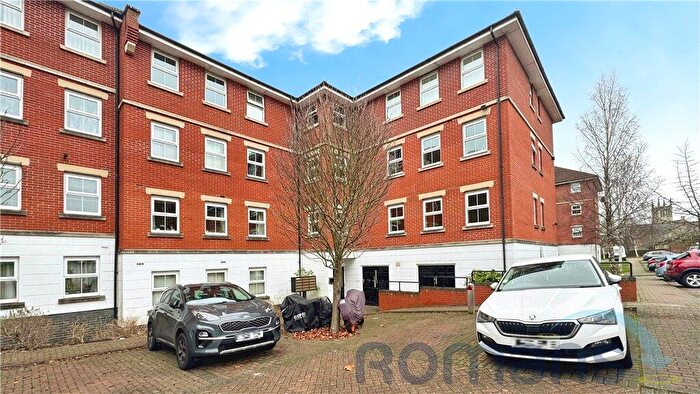 2 Bedroom Apartment For Sale In Bell Chase, Aldershot, Hampshire, GU11