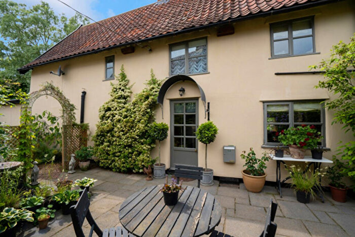 4 Bedroom Cottage For Sale In Norwich Road, Norwich, NR16