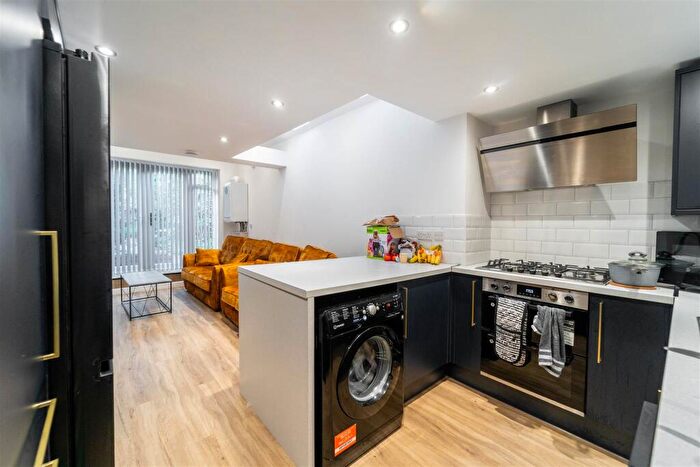 5 Bedroom House To Rent In Gleave Road, Selly Oak, Birmingham, West Midlands, B29