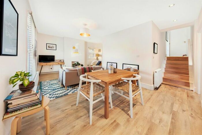2 Bedroom Flat To Rent In Bedford Hill, Balham, London, SW12