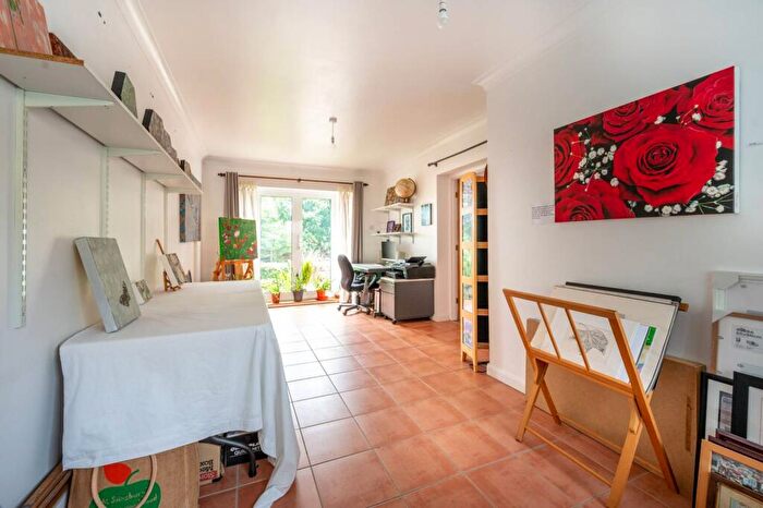 5 Bedroom End Of Terrace House For Sale In Samantha Close, Walthamstow, London, E17