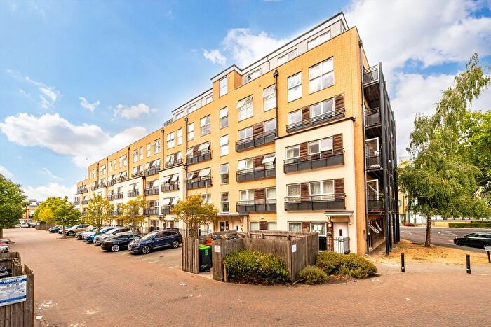 2 Bedroom Flat To Rent In Lanadron Close, Isleworth, TW7