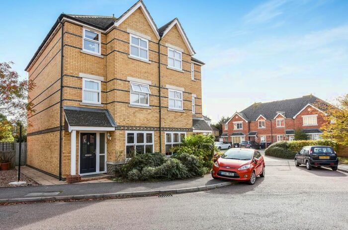 6 Bedroom End Of Terrace House To Rent In Nightingale Shott, Egham TW20