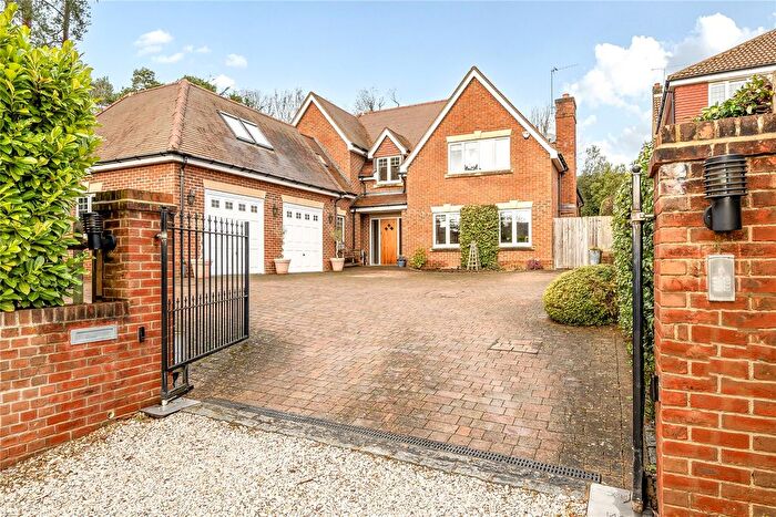 5 Bedroom Detached House For Sale In Lightwater, Surrey, GU18