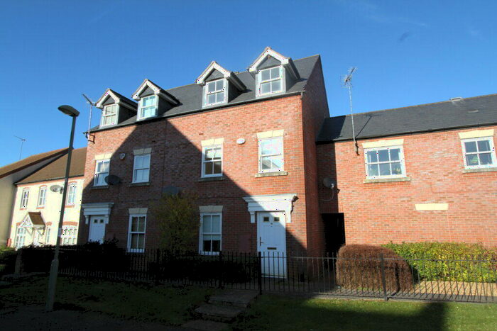 3 Bedroom Town House To Rent In Usher Drive, Banbury, Oxon, OX16