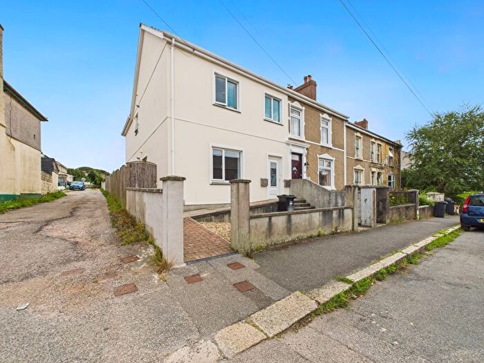2 Bedroom Flat For Sale In Enys Road, Camborne - Well Presented Flat, TR14