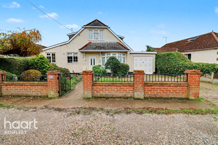 5 Bedroom Detached House For Sale In Marine Approach, Canvey Island, SS8