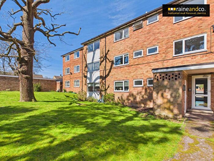 2 Bedroom Apartment To Rent In Stapleton Close, Potters Bar, EN6