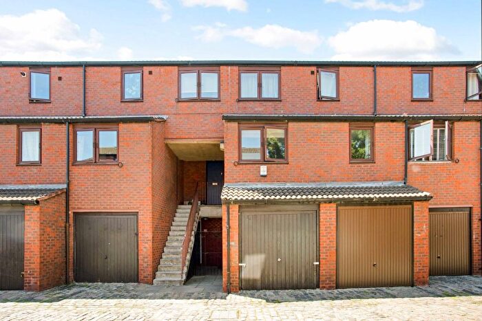 4 Bedroom Property To Rent In Doulton Mews, West Hampstead, NW6