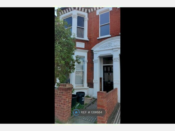 3 Bedroom Maisonette To Rent In Pennard Road, London, W12