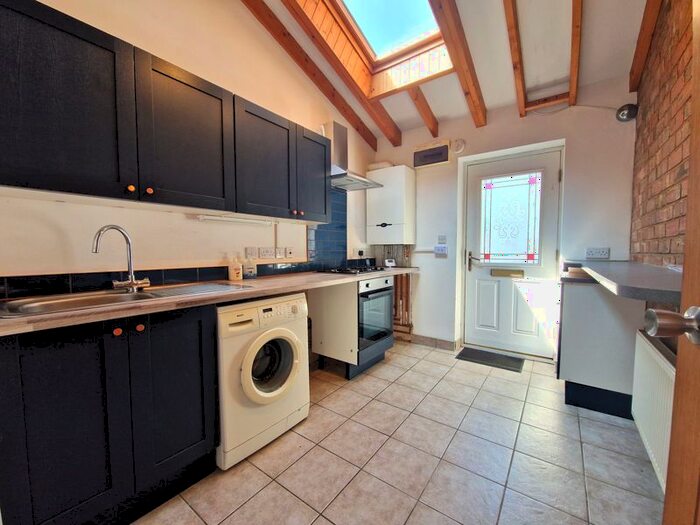 1 Bedroom Flat To Rent In Glebe Crescent, Rugby, CV21