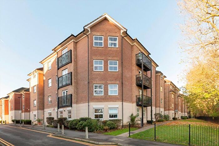 2 Bedroom Flat For Sale In Coppetts Road, London, N10