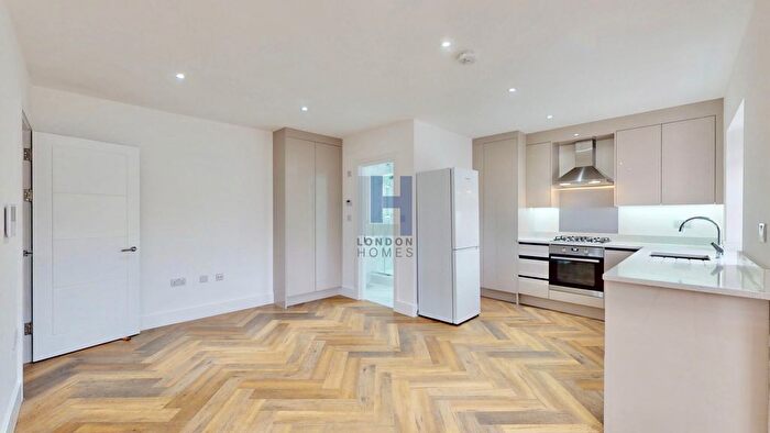 Studio To Rent In Acton Main Line, Acton, W3