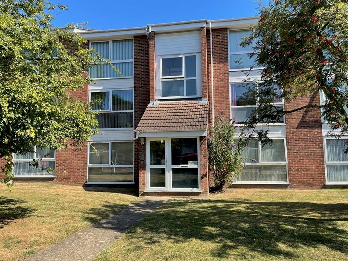 1 Bedroom Flat To Rent In Oakley Close, Isleworth, TW7