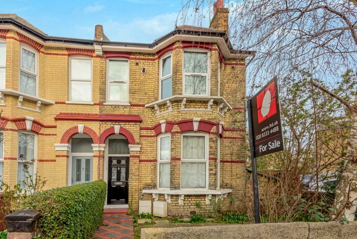 Studio To Rent In Beechfield Road Catford, SE6