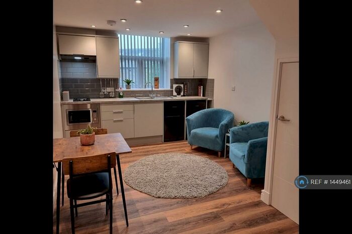2 Bedroom Flat To Rent In Portland Street, Huddersfield, HD1