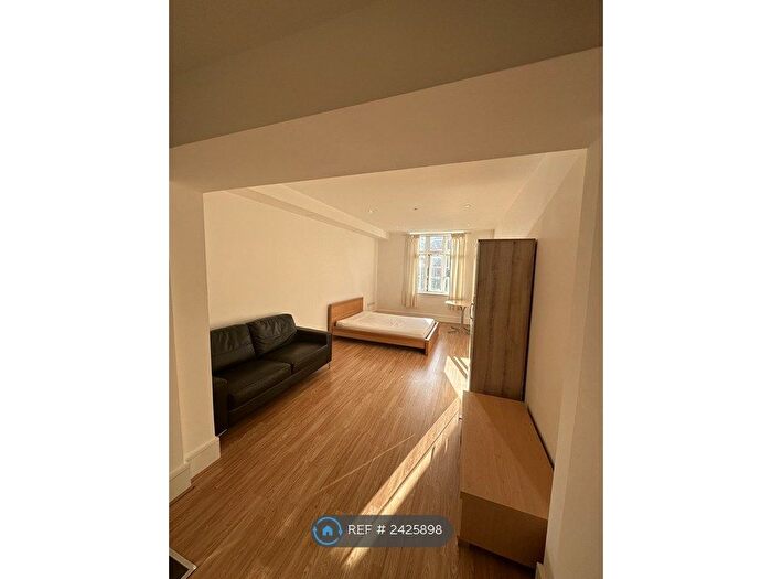 1 Bedroom Flat To Rent In Bernhard Baron House, London, E1