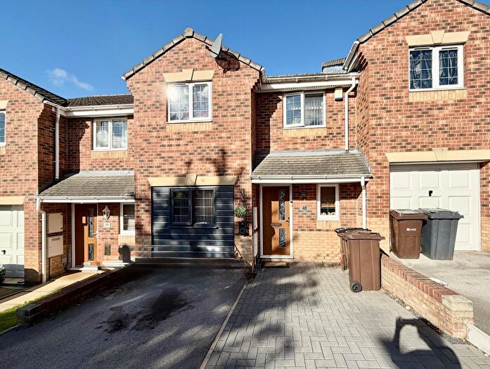 3 Bedroom Town House For Sale In Apple Tree Lane, Kippax, Leeds, LS25