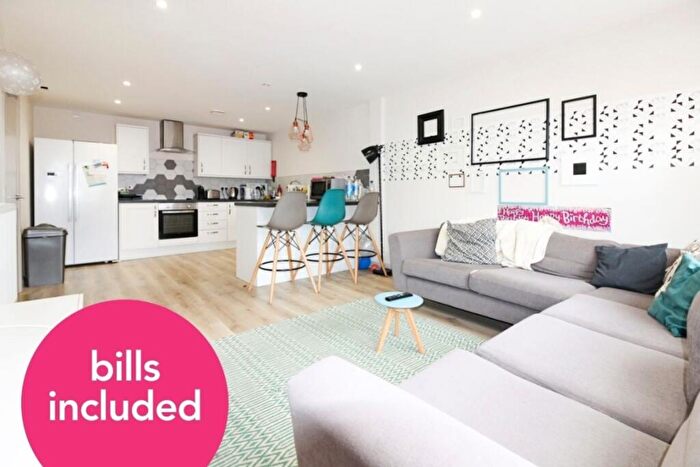 6 Bedroom Flat To Rent In Corner House, Cathays, CF24