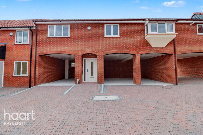 2 Bedroom Coach House For Sale In Fairview Crescent, Rayleigh, SS6