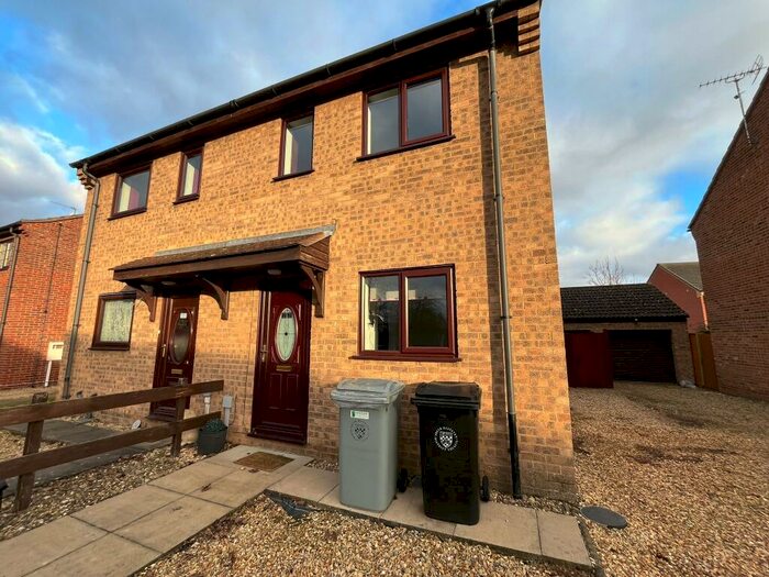 3 Bedroom Semi-Detached House To Rent In Wendover Mews, Bourne, PE10