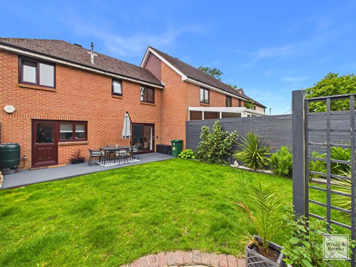 3 Bedroom End Of Terrace House For Sale In Mosse Gardens, Chichester, PO19