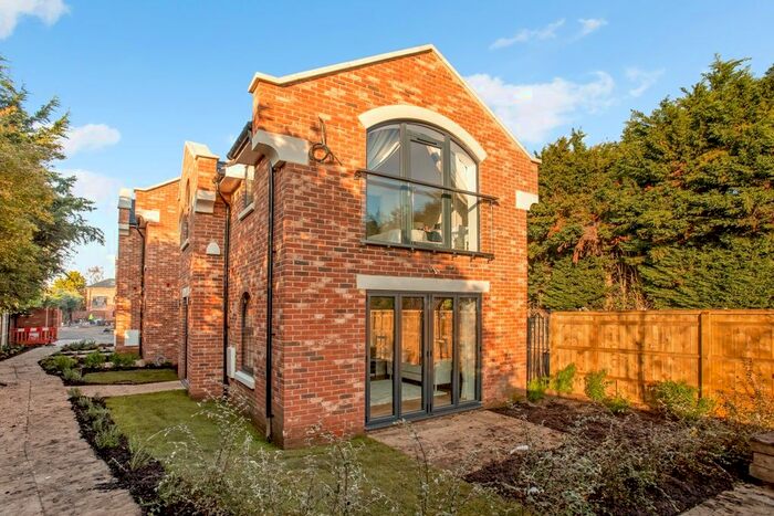 2 Bedroom Flat To Rent In Station Approach, Marlow, SL7