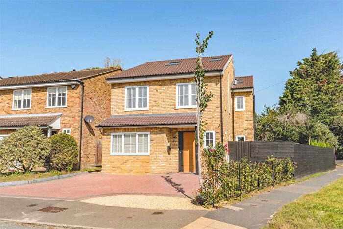 5 Bedroom Detached House To Rent In Holmsdale Close, Iver, SL0