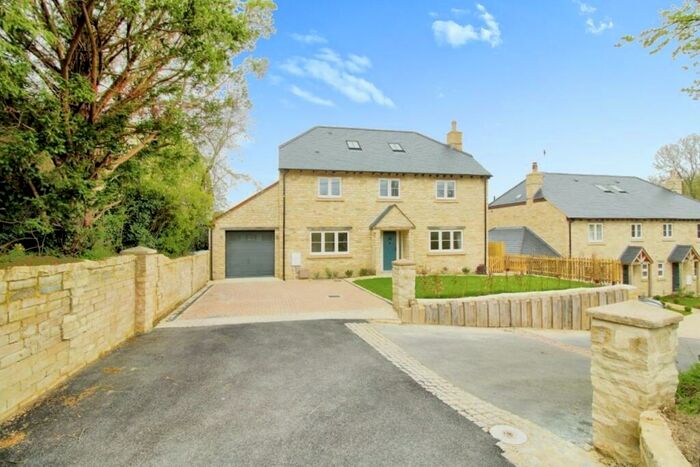 4 Bedroom Detached House For Sale In Manor Road, Bladon, OX20