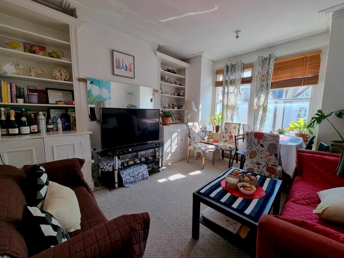 2 Bedroom Flat To Rent In Treport Street, Wandsworth, SW18