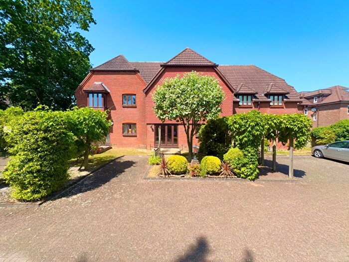 2 Bedroom Flat For Sale In Beech Walk, Ashmoor Lodge, NW7