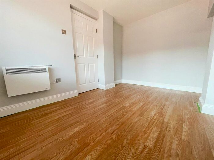 2 Bedroom Flat To Rent In Centurion Way, Purfleet, RM19