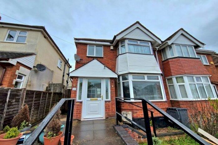 3 Bedroom Semi-Detached House To Rent In Farren Road, Birmingham, B31