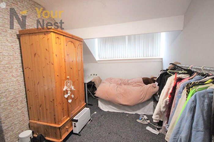 4 Bedroom Flat To Rent In Headingley Avenue, Headingley, Leeds, LS6