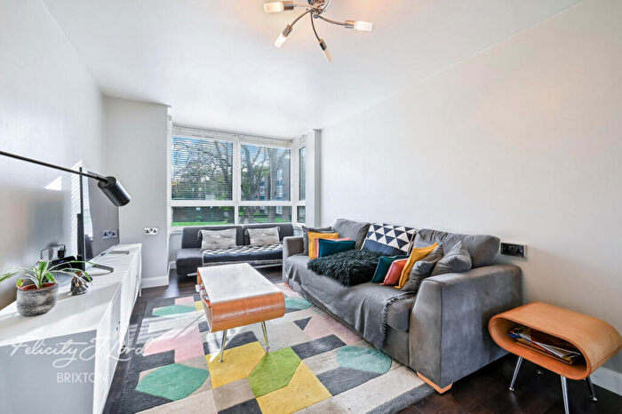 1 Bedroom Apartment For Sale In Grove Lane, London, SE5