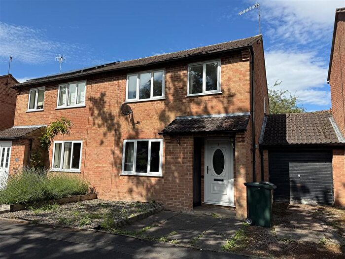 3 Bedroom Semi-Detached House For Sale In Blandford Close, Welland, Malvern, WR13
