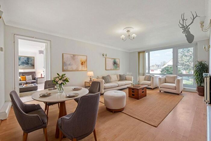 2 Bedroom Flat For Sale In Church Lane, Loughton, IG10