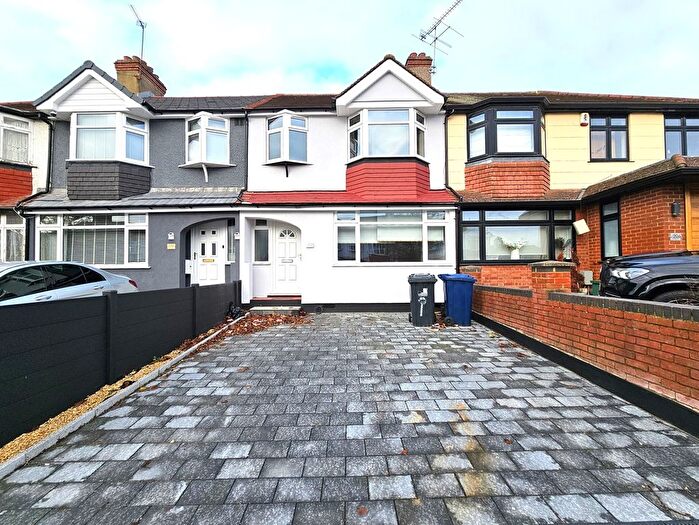 3 Bedroom Property To Rent In Empire Road, Perivale, Greenford, UB6