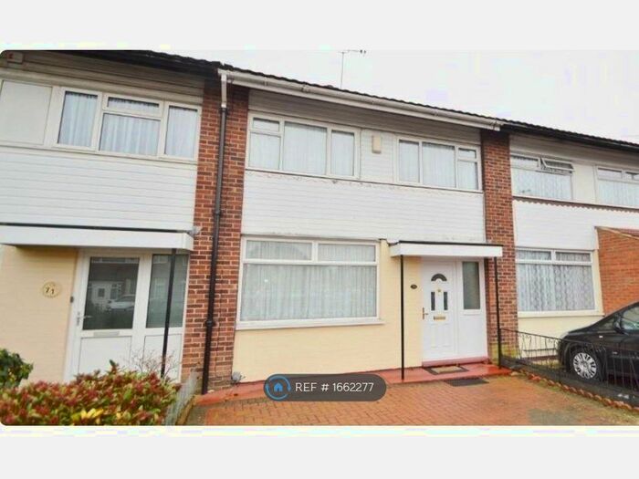 3 Bedroom Terraced House To Rent In Humber Way, Slough, SL3